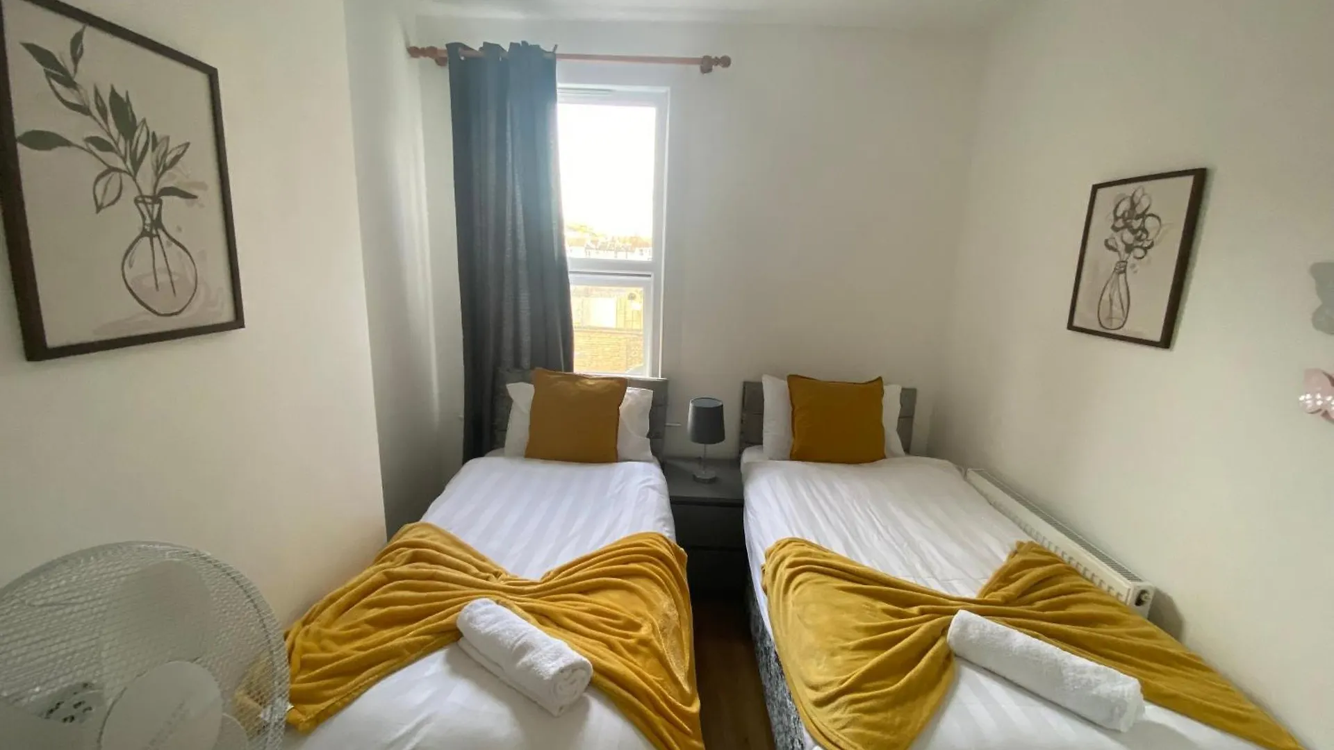 B&T Pleasure Homes - Southend 0*, Southend-on-Sea United Kingdom