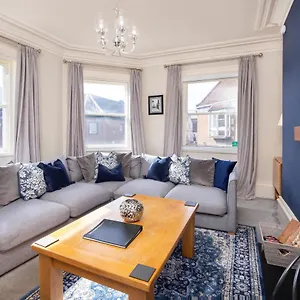 Patrick's Pool- 4 Bedroom,4 Bathroom, Luxury Townhouse! Holiday home York