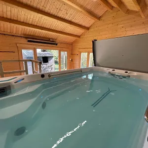  Apartment Peaceful Entire Property With Luxury Jacuzzi Pool