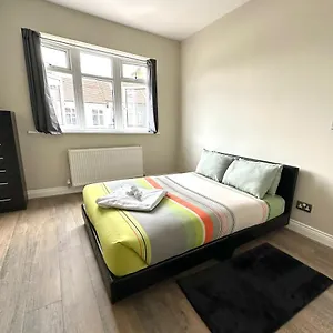  Holiday home Westcliff On Sea