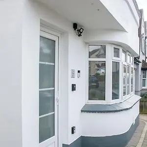  Apartment Stylish Retreat In Leigh-on-sea