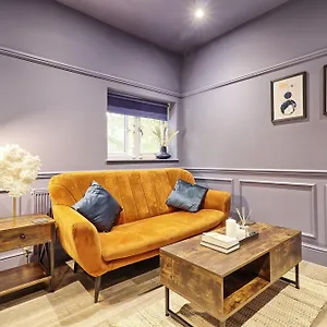  Apartment For Couples & Travelers -
